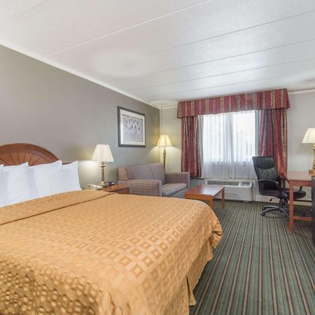 Days Inn By Wyndham Columbus East Airport Екстер'єр фото