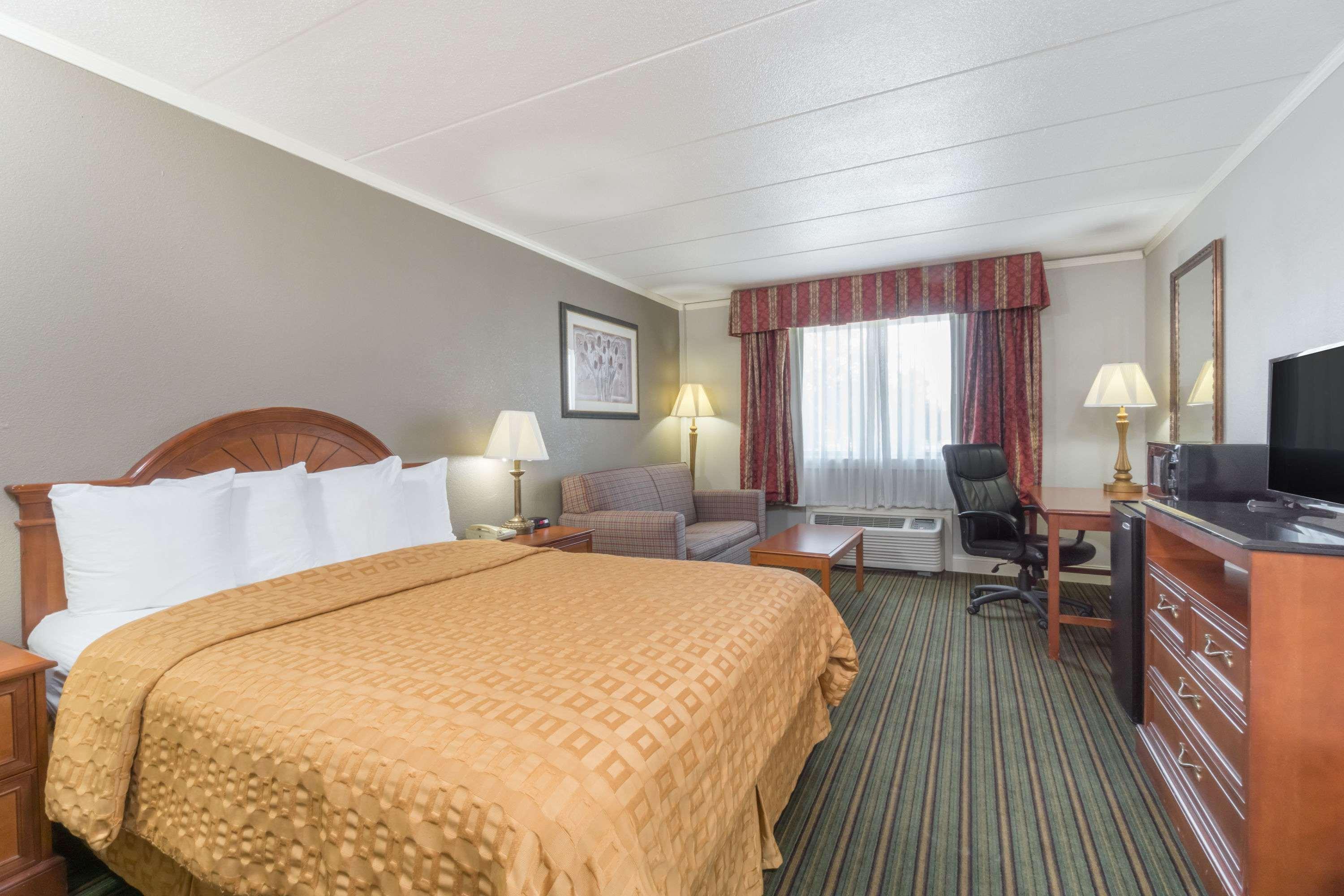 Days Inn By Wyndham Columbus East Airport Екстер'єр фото