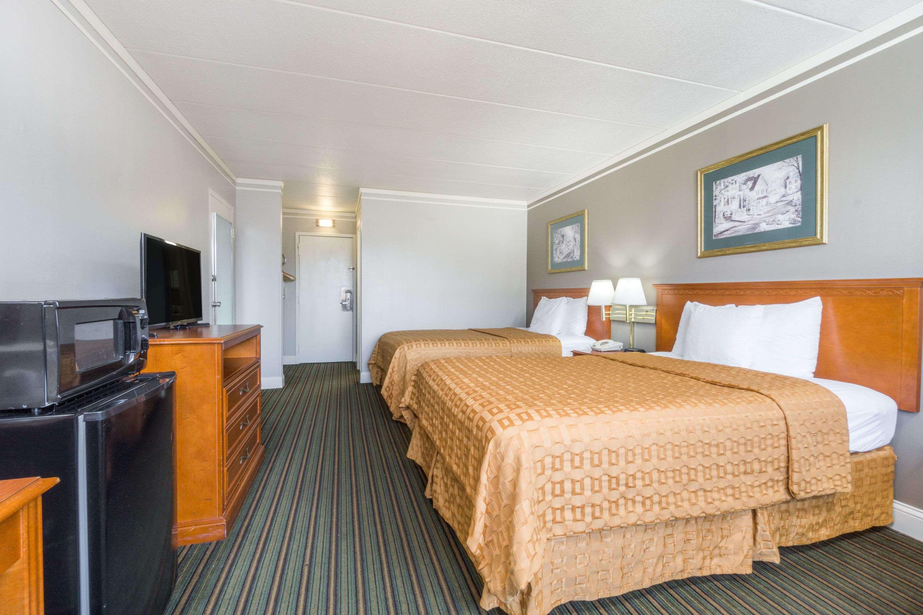Days Inn By Wyndham Columbus East Airport Екстер'єр фото