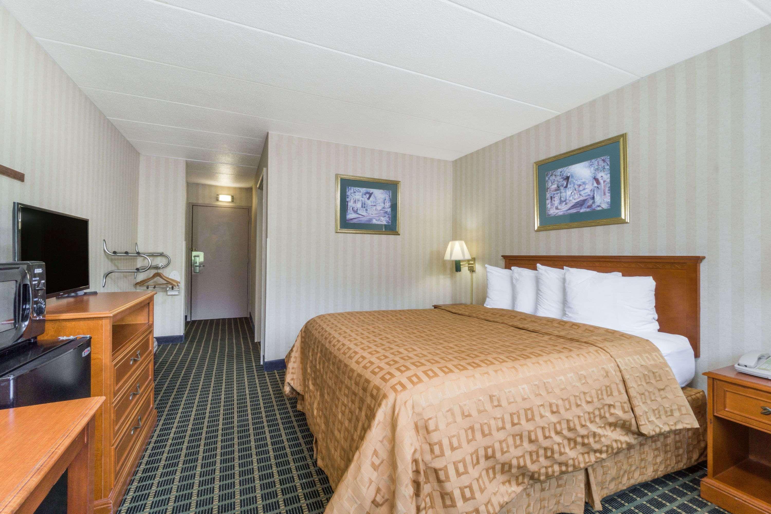 Days Inn By Wyndham Columbus East Airport Екстер'єр фото