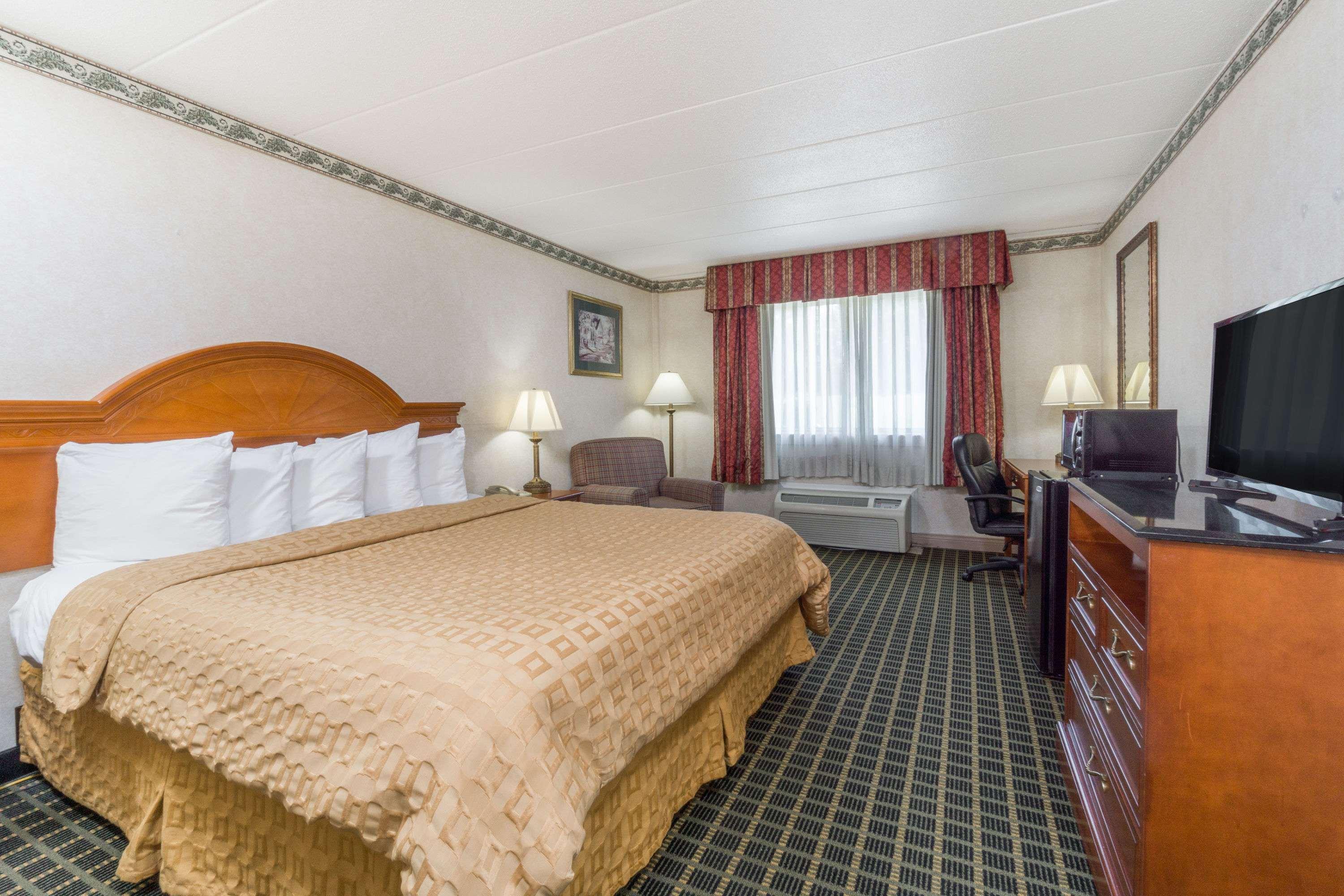 Days Inn By Wyndham Columbus East Airport Екстер'єр фото